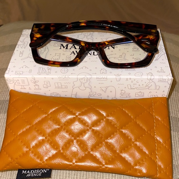 Fashion Eyeglasses - Picture 2 of 3